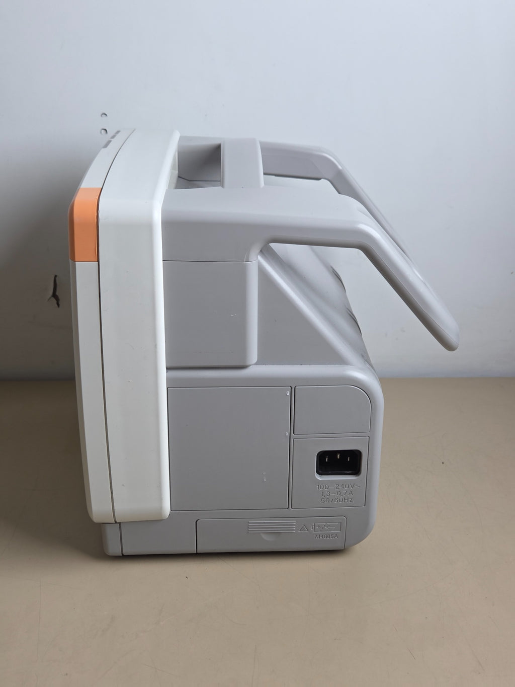 Philips IntelliVue MP5 AC power input