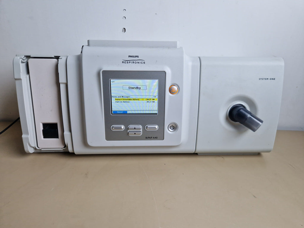 Philips Respironics BiPAP A40 display showing detachable battery replacement alert