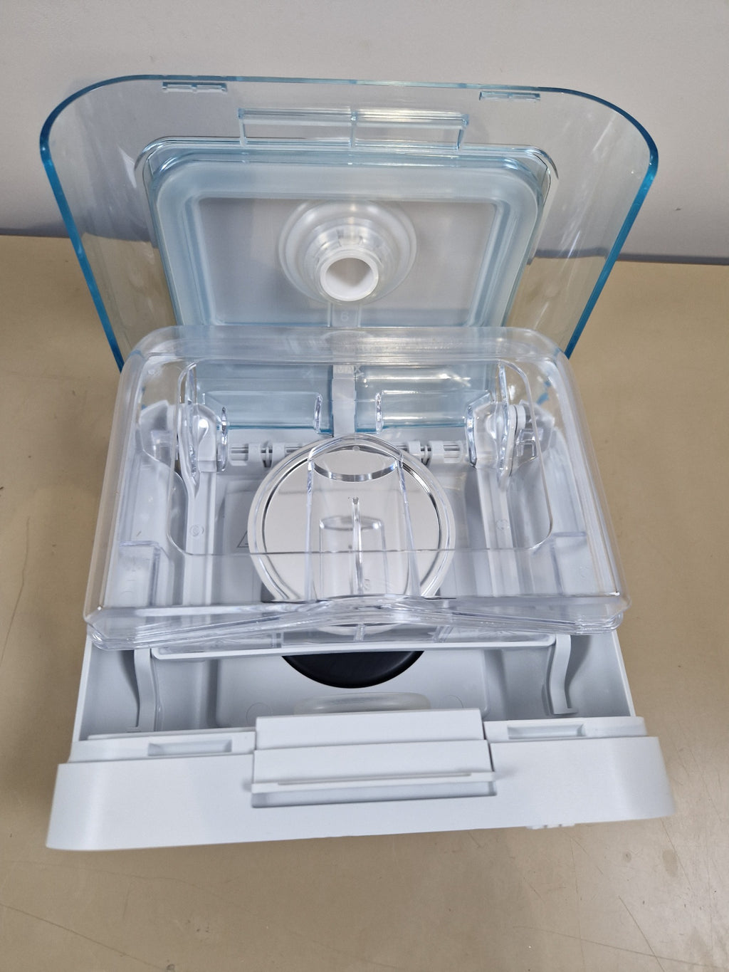 Philips Respironics DreamStation heated humidifier chamber open