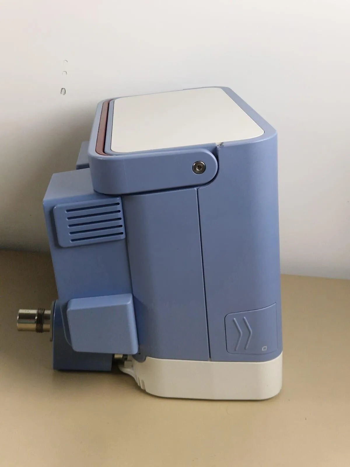 Philips Respironics Trilogy 202 ventilator right side view