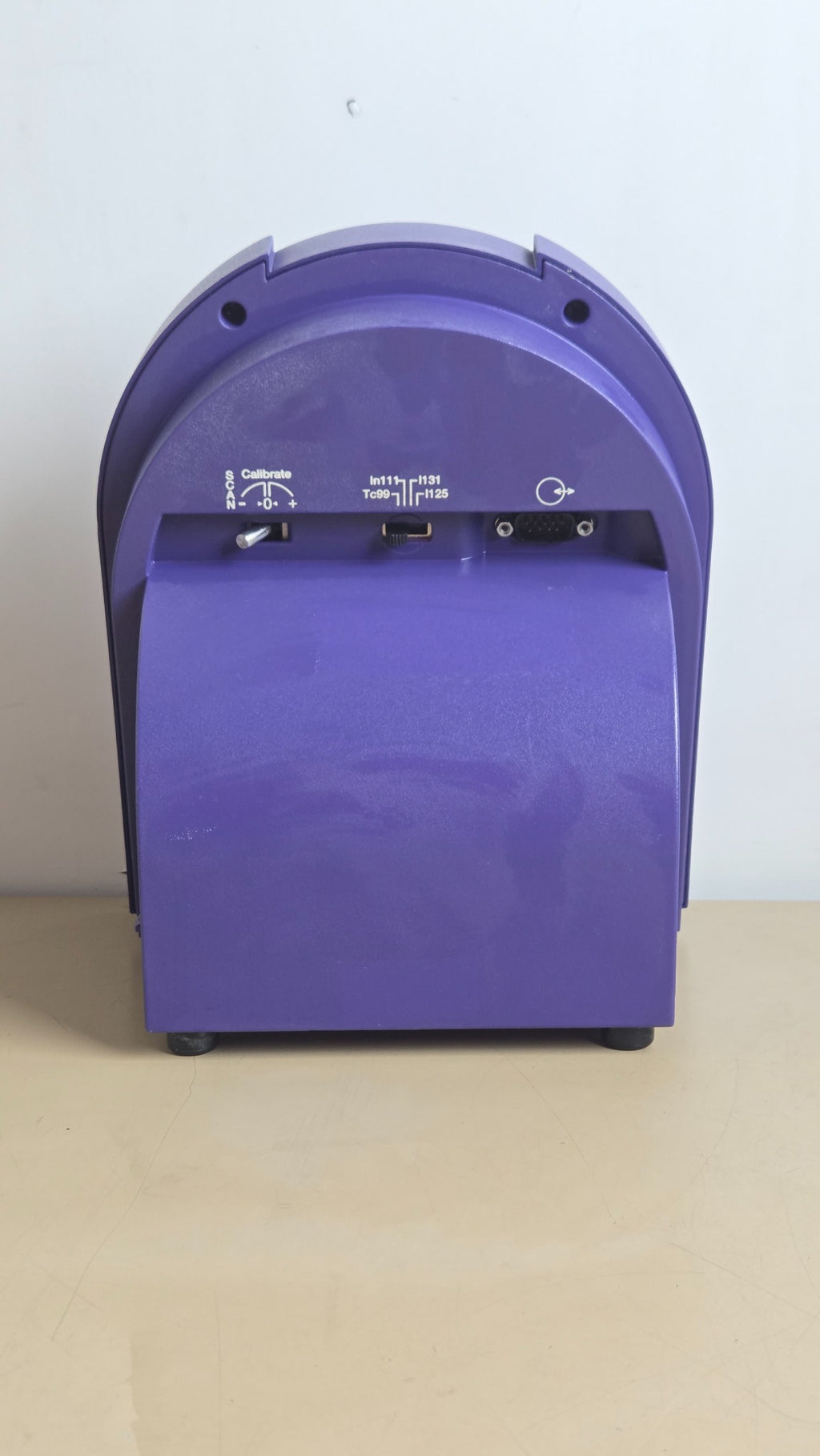 RMD Navigator GPS rear panel and isotope selector
