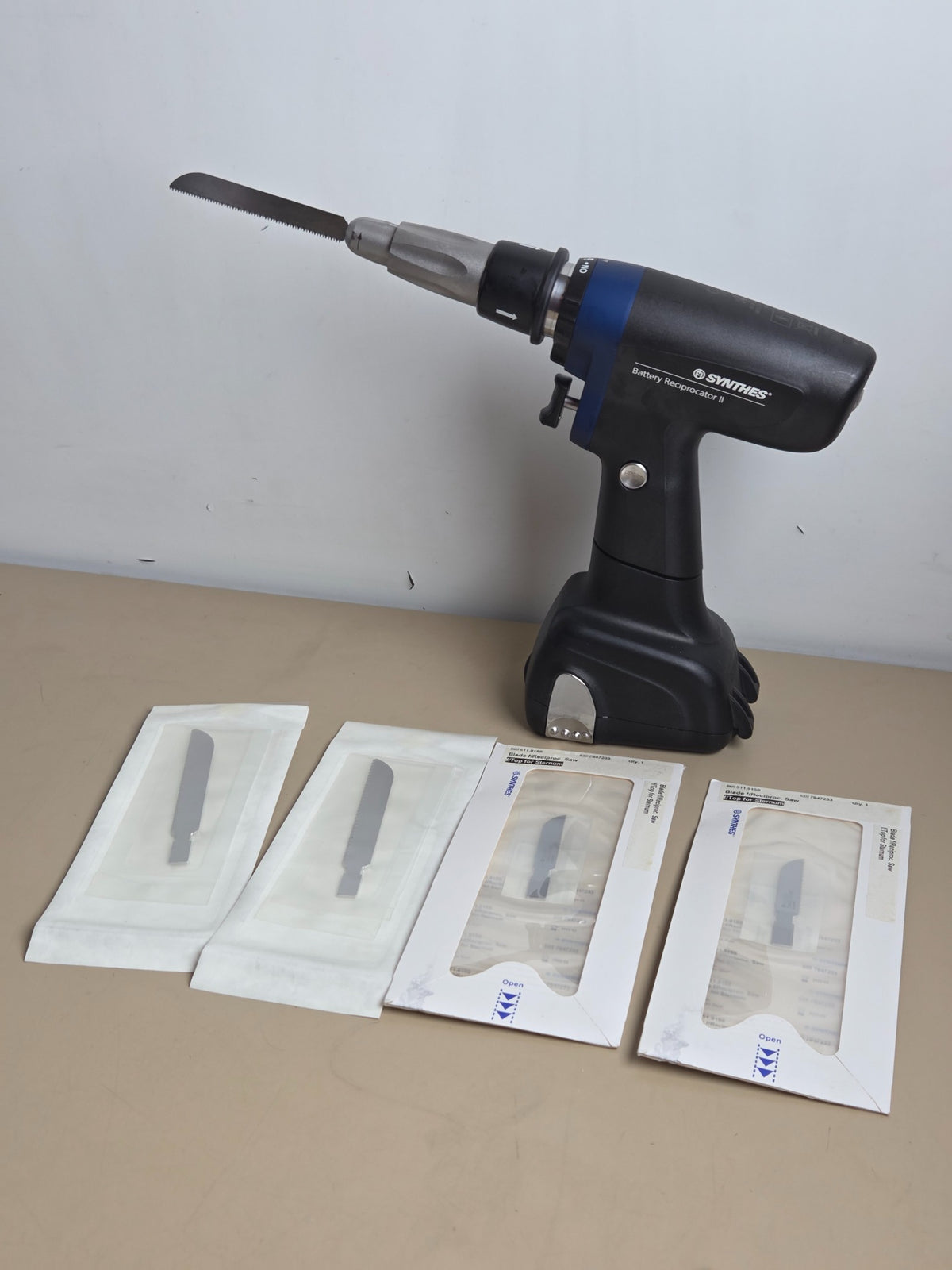 Synthes Battery Reciprocator II with saw blades