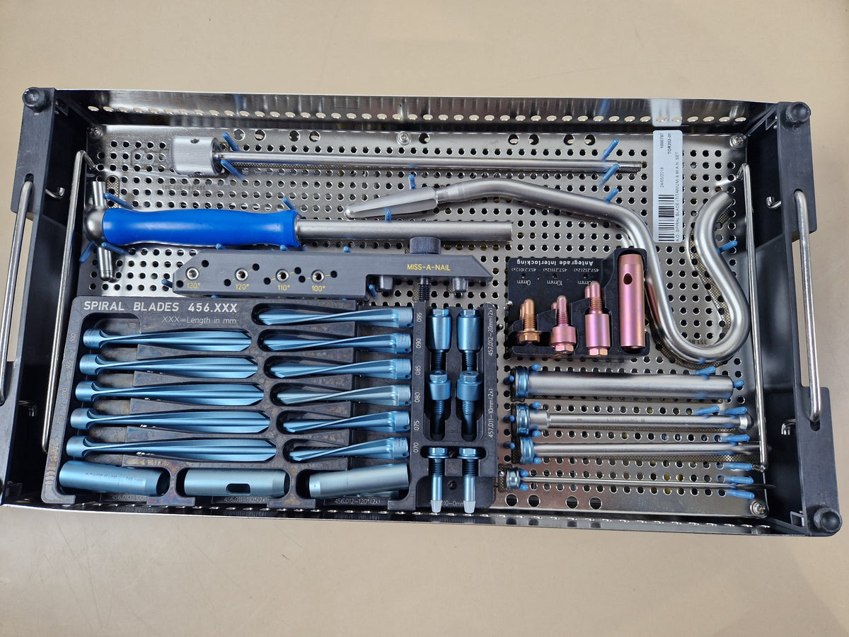 Synthes UFN Spiral Blade Miss-A-Nail tray top view