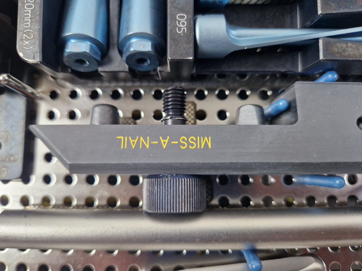 Synthes Miss-A-Nail aiming guide detail
