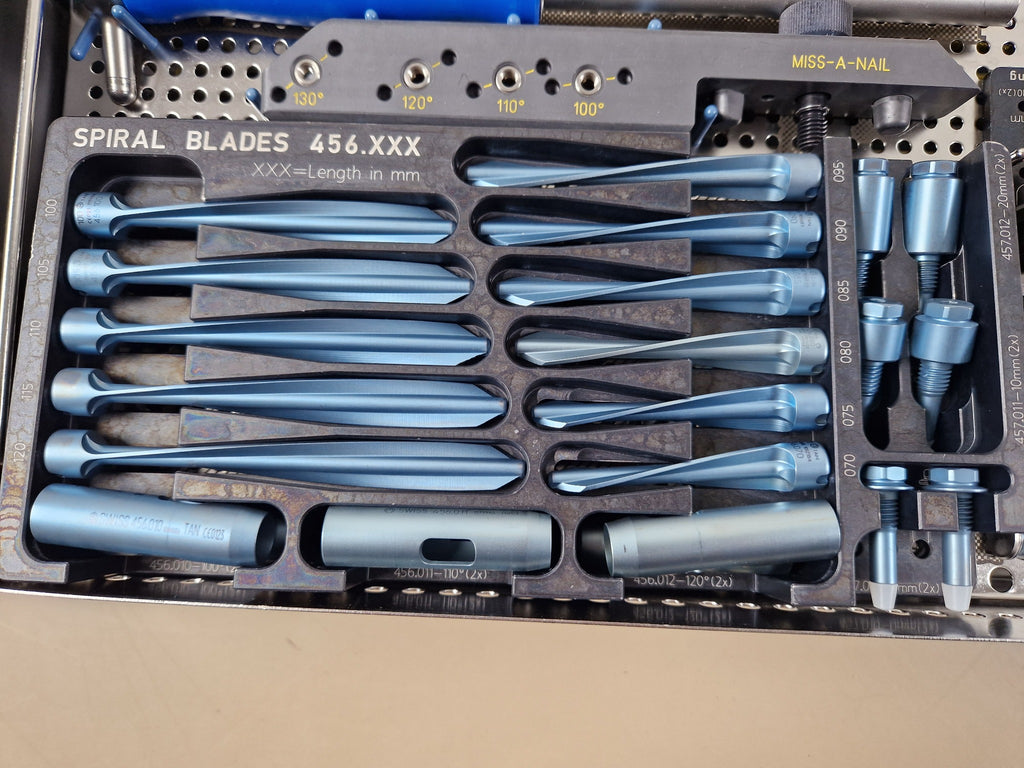 Synthes spiral blades 456.xxx and Miss-A-Nail components