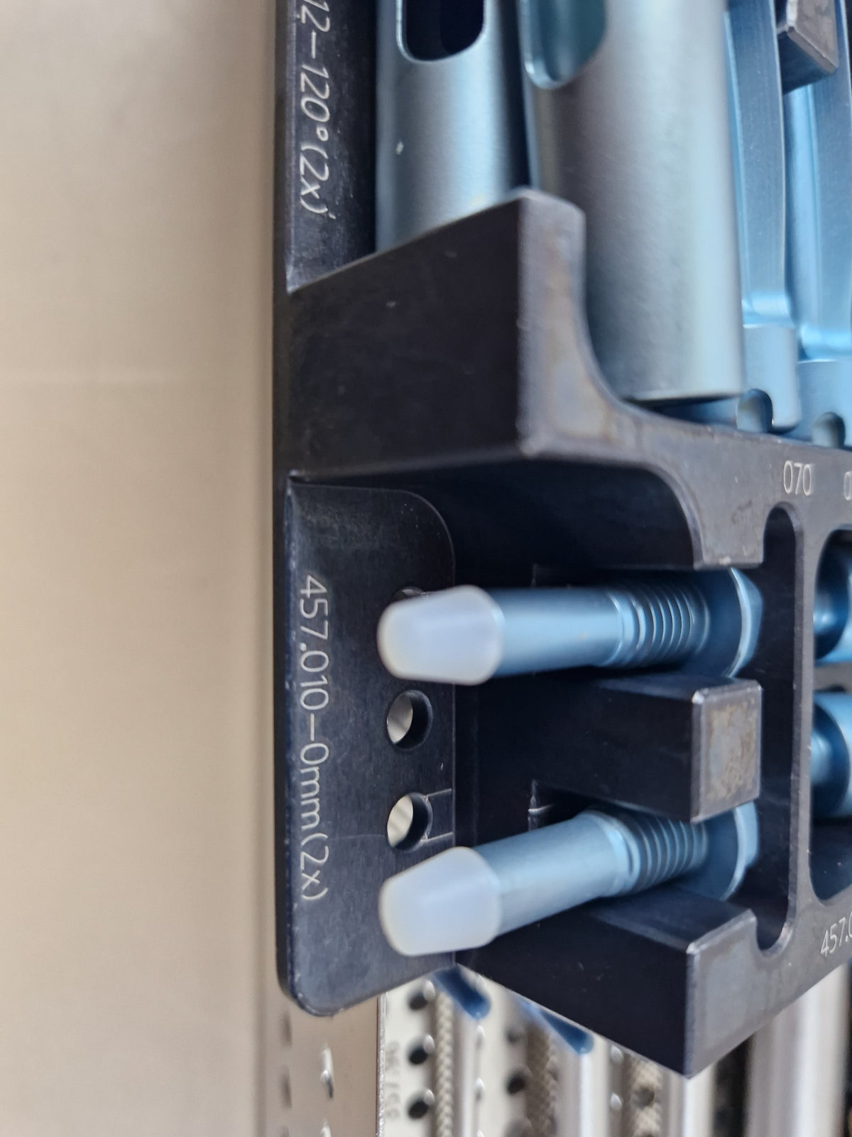 Synthes UFN Miss-A-Nail screw guide components 457.010