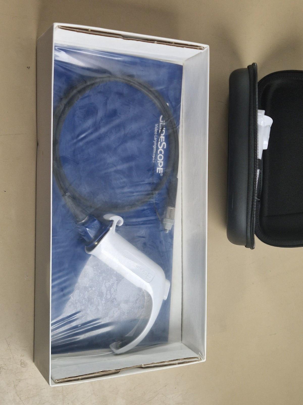 GlideScope Ranger Video Baton and white blade sleeve attachment in box