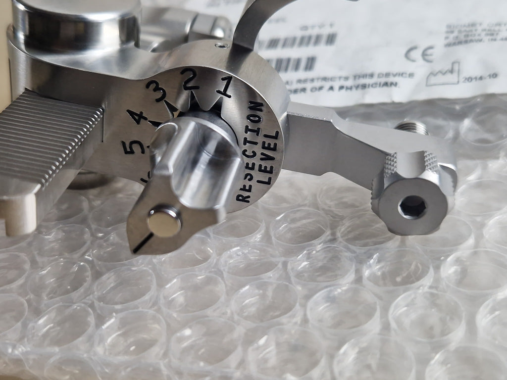 Zimmer Biomet VANGUARD 32-487599 resection level dial close-up