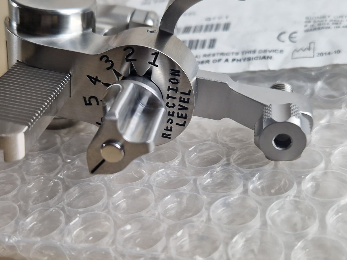 Zimmer Biomet VANGUARD 32-487599 resection level dial close-up
